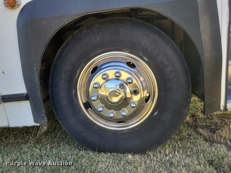 image for item MI9815 1996 MCI 102-D3  coach bus