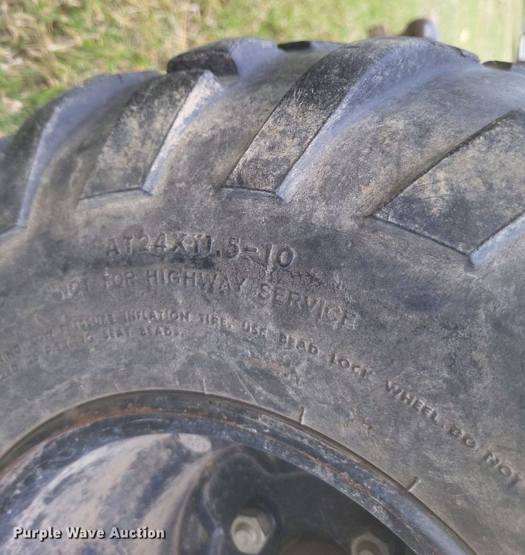 image for item MI9817 2001 Polaris Magnum 325  ATV