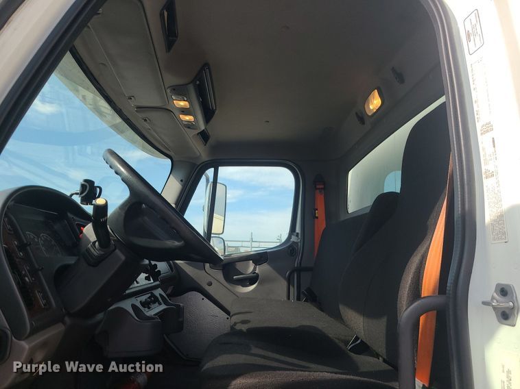 image for item MJ9456 2016 Freightliner  box truck