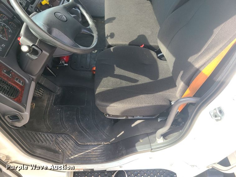 image for item MJ9456 2016 Freightliner  box truck