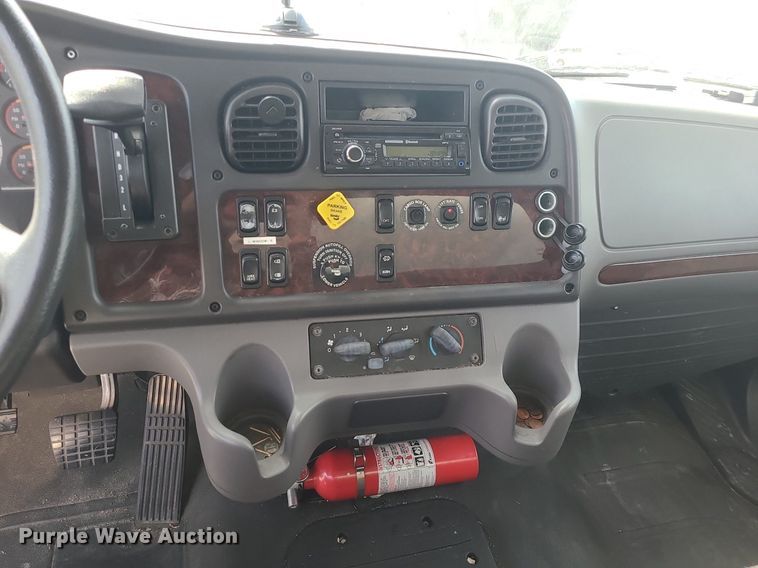 image for item MJ9456 2016 Freightliner  box truck