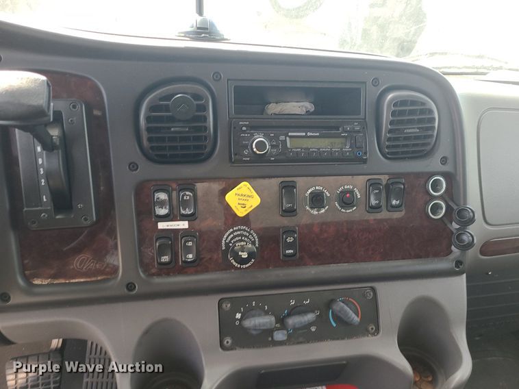 image for item MJ9456 2016 Freightliner  box truck