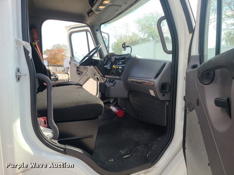 image for item MJ9456 2016 Freightliner  box truck