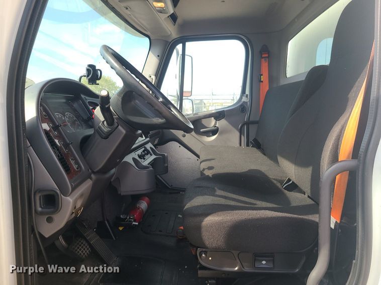 image for item MJ9456 2016 Freightliner  box truck