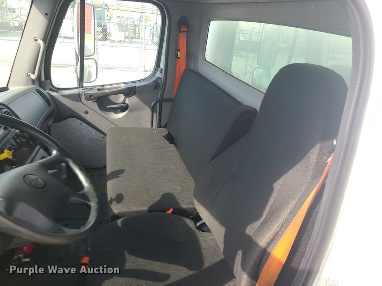 image for item MJ9456 2016 Freightliner  box truck