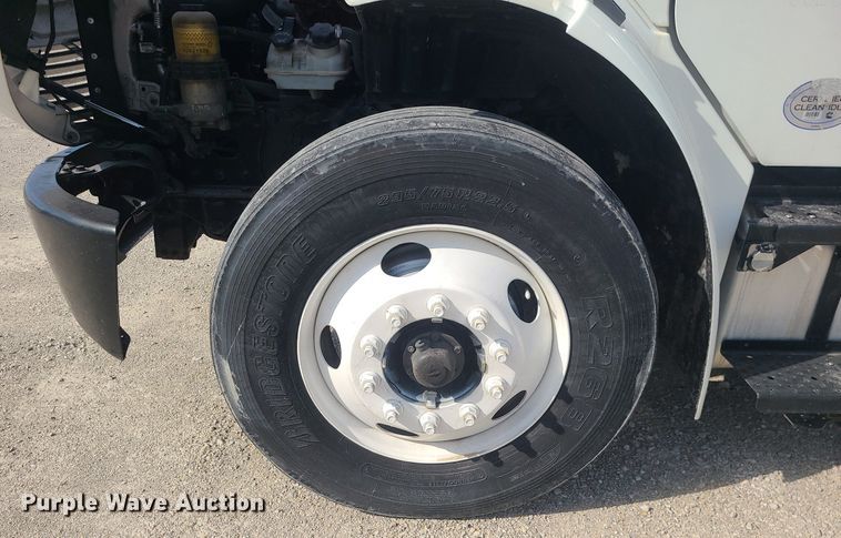 image for item MJ9456 2016 Freightliner  box truck