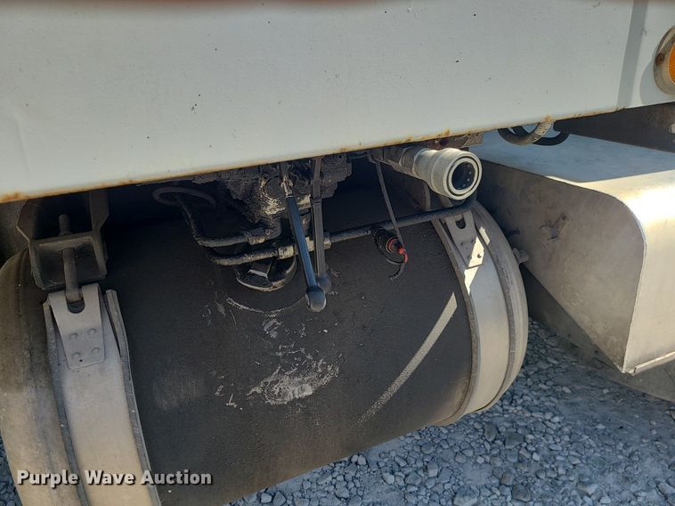 image for item MJ9457 2005 Peterbilt 320  refuse truck