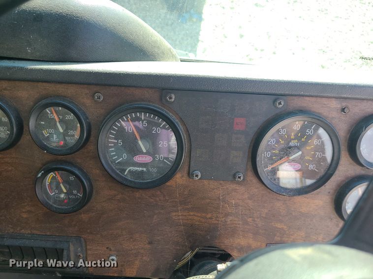 image for item MJ9457 2005 Peterbilt 320  refuse truck