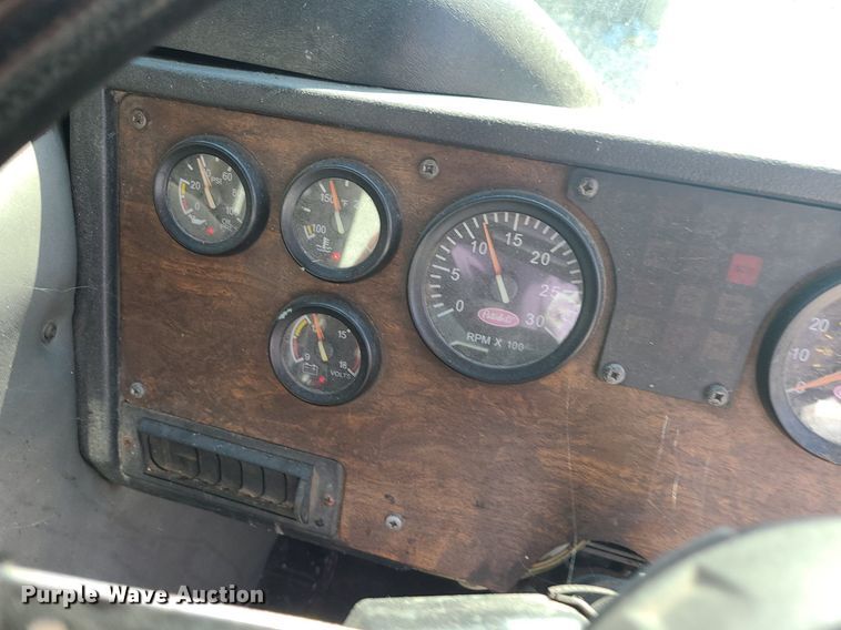 image for item MJ9457 2005 Peterbilt 320  refuse truck