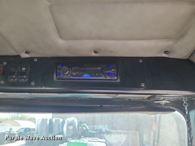 image for item MJ9457 2005 Peterbilt 320  refuse truck