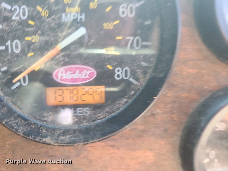 image for item MJ9457 2005 Peterbilt 320  refuse truck