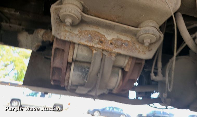 image for item MJ9457 2005 Peterbilt 320  refuse truck