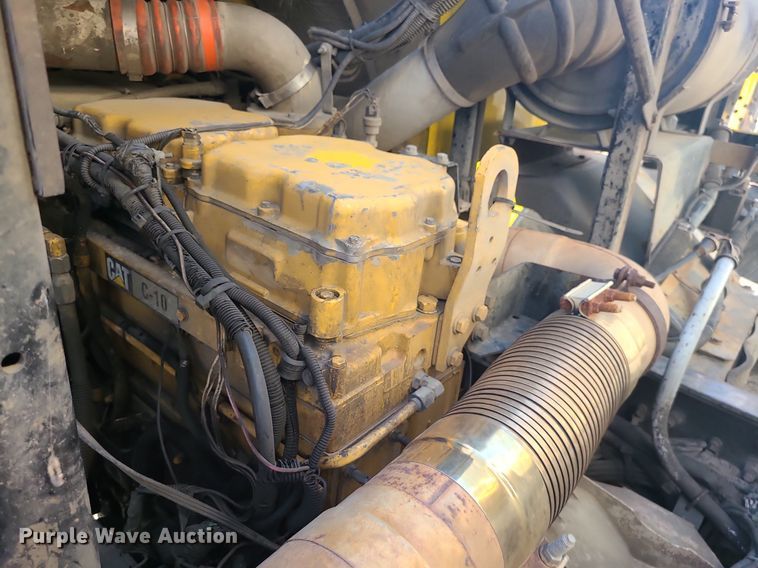 image for item MJ9457 2005 Peterbilt 320  refuse truck