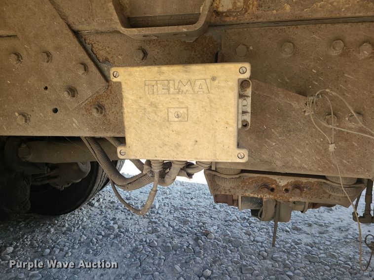 image for item MJ9457 2005 Peterbilt 320  refuse truck