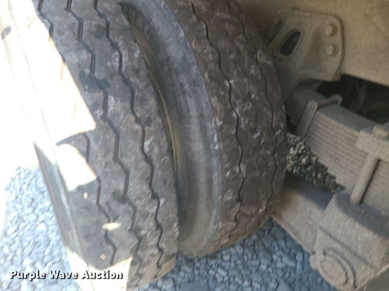 image for item MJ9457 2005 Peterbilt 320  refuse truck