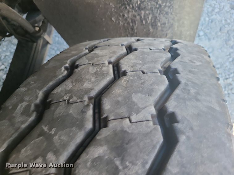 image for item MJ9457 2005 Peterbilt 320  refuse truck