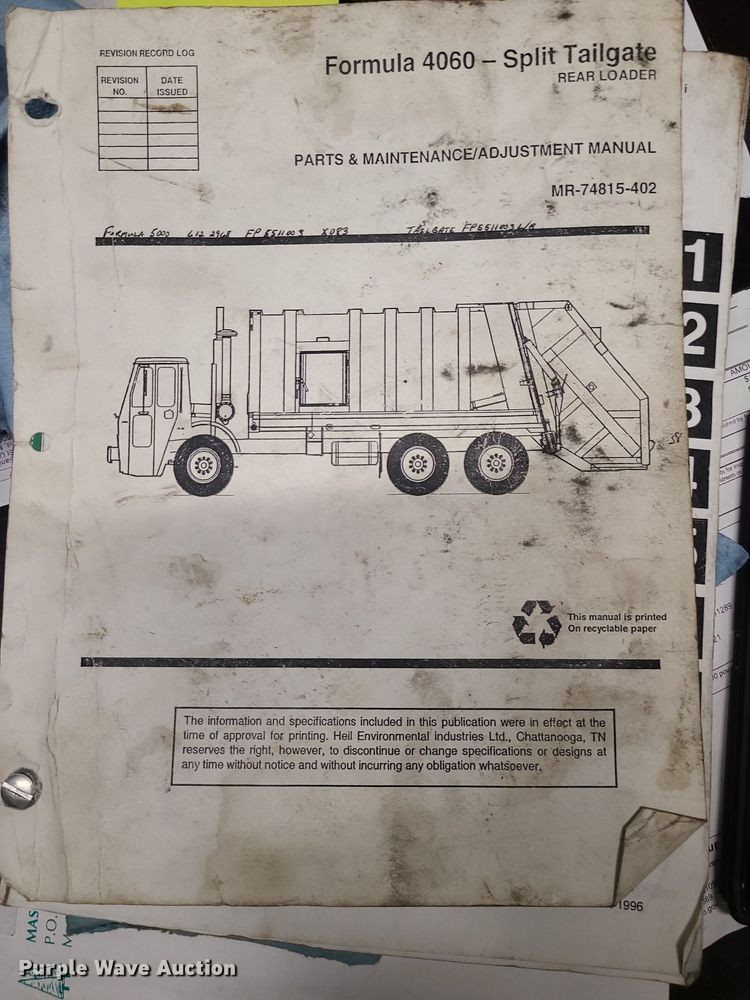 image for item MJ9457 2005 Peterbilt 320  refuse truck