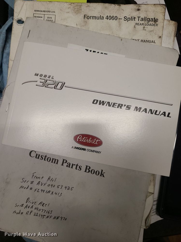 image for item MJ9457 2005 Peterbilt 320  refuse truck