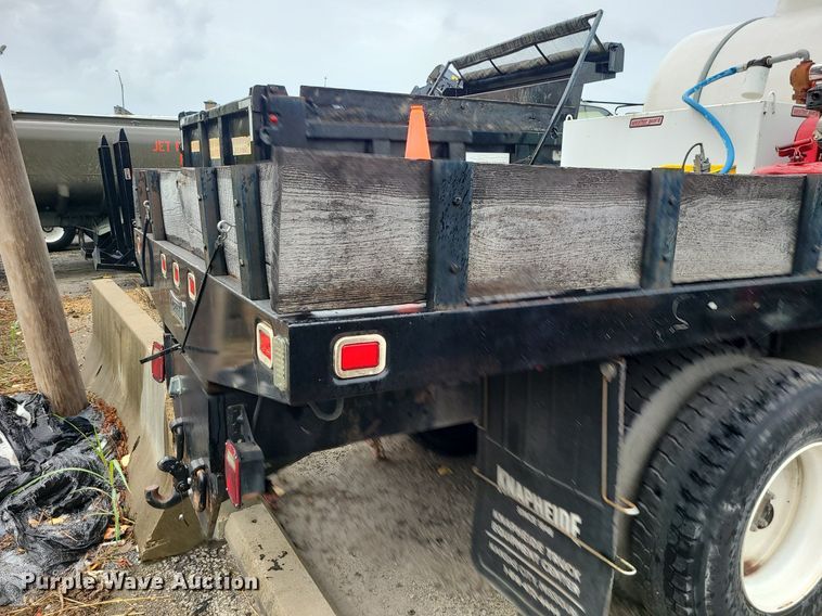 image for item MJ9461 2004 International 4300  flatbed truck