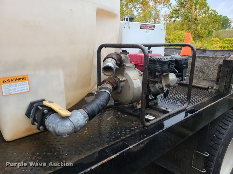 image for item MJ9461 2004 International 4300  flatbed truck