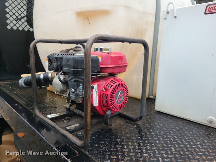 image for item MJ9461 2004 International 4300  flatbed truck