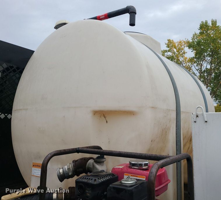 image for item MJ9461 2004 International 4300  flatbed truck