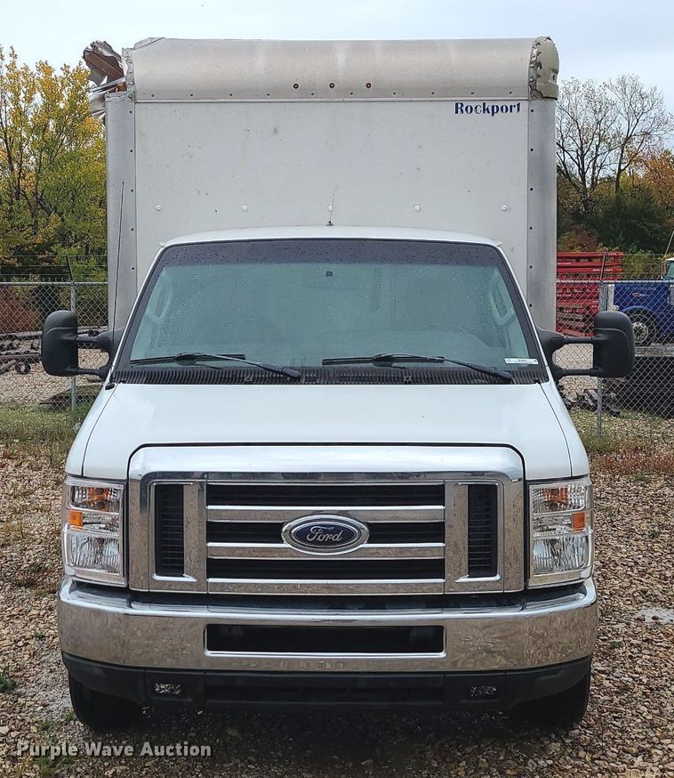 image for item MJ9464 2015 Ford E350 Super Duty  box truck