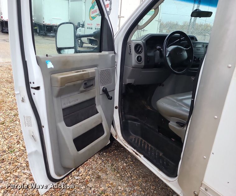 image for item MJ9464 2015 Ford E350 Super Duty  box truck