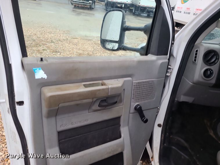 image for item MJ9464 2015 Ford E350 Super Duty  box truck