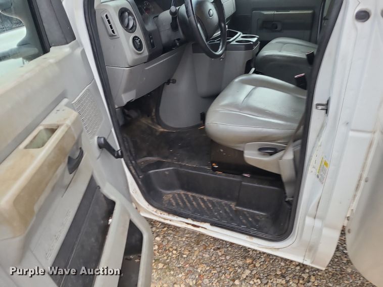 image for item MJ9464 2015 Ford E350 Super Duty  box truck