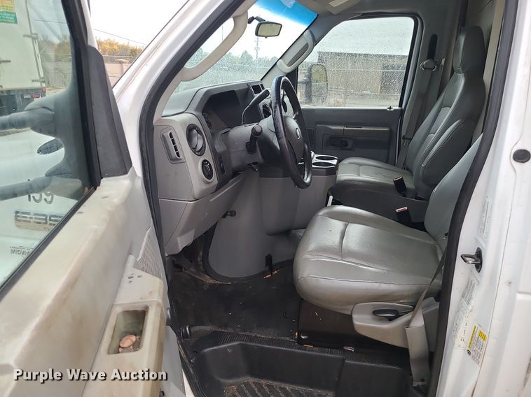 image for item MJ9464 2015 Ford E350 Super Duty  box truck