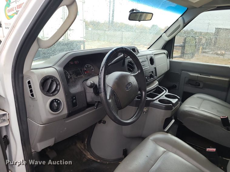 image for item MJ9464 2015 Ford E350 Super Duty  box truck