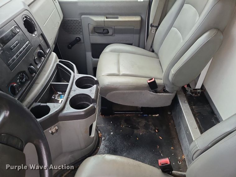 image for item MJ9464 2015 Ford E350 Super Duty  box truck