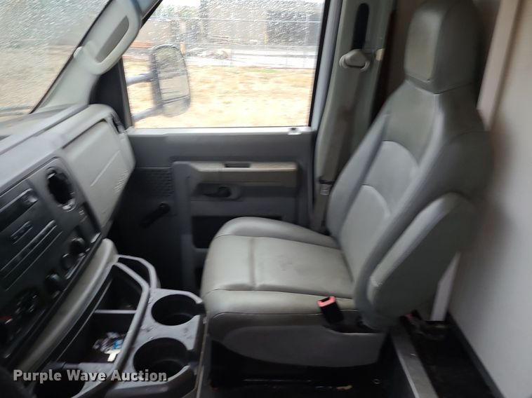 image for item MJ9464 2015 Ford E350 Super Duty  box truck