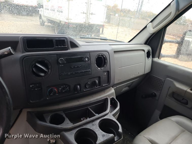 image for item MJ9464 2015 Ford E350 Super Duty  box truck