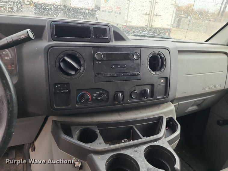 image for item MJ9464 2015 Ford E350 Super Duty  box truck