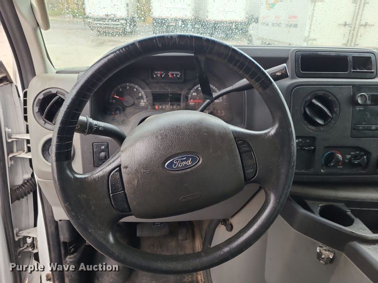 image for item MJ9464 2015 Ford E350 Super Duty  box truck