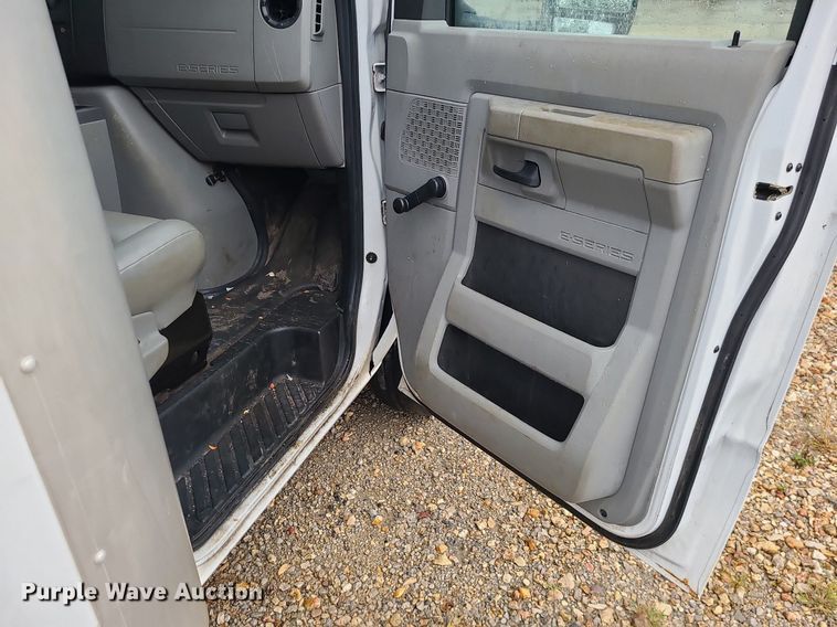 image for item MJ9464 2015 Ford E350 Super Duty  box truck