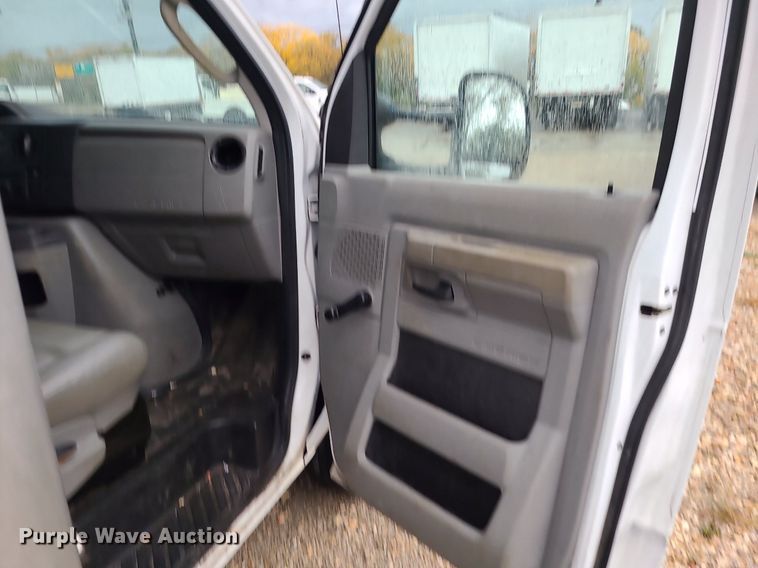 image for item MJ9464 2015 Ford E350 Super Duty  box truck