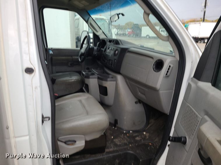 image for item MJ9464 2015 Ford E350 Super Duty  box truck