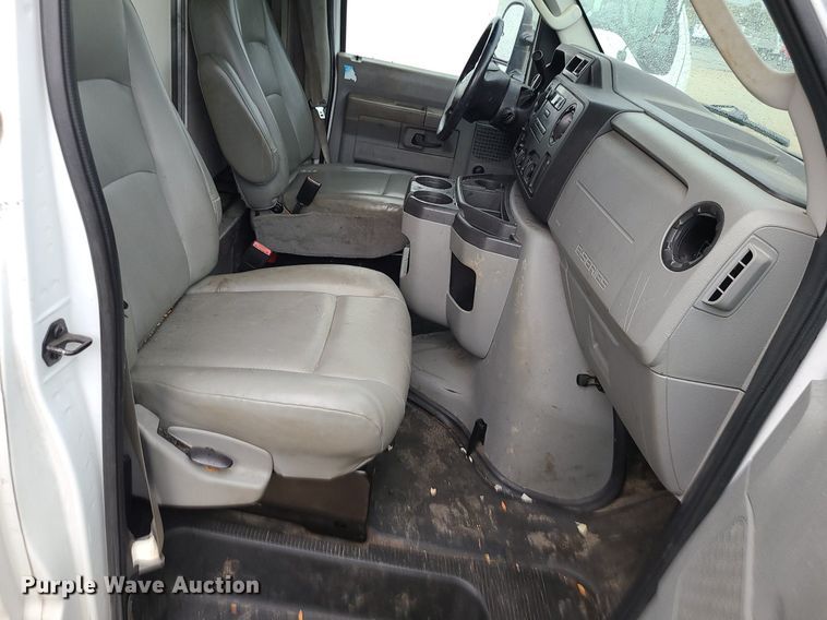 image for item MJ9464 2015 Ford E350 Super Duty  box truck