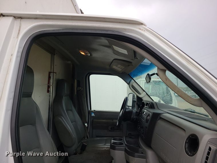 image for item MJ9464 2015 Ford E350 Super Duty  box truck