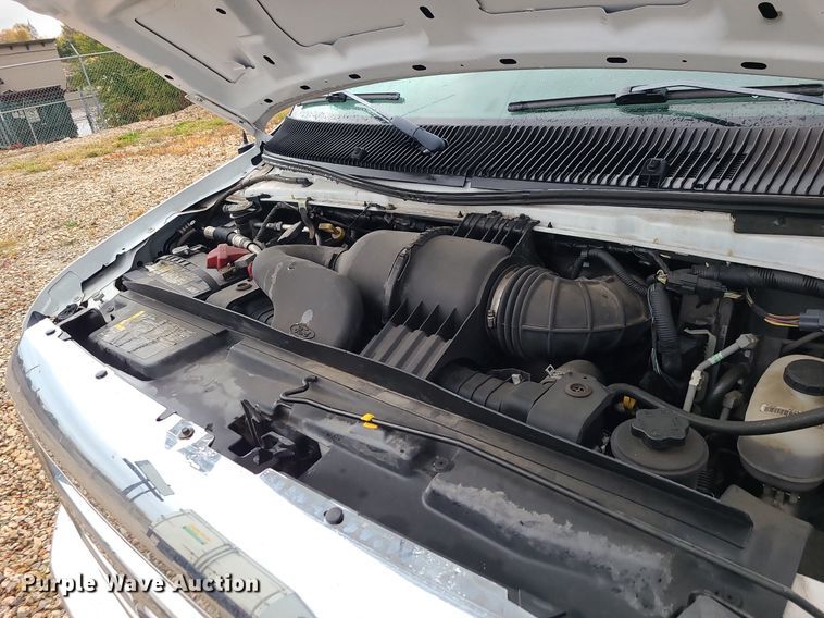 image for item MJ9464 2015 Ford E350 Super Duty  box truck