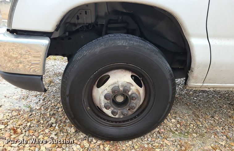 image for item MJ9464 2015 Ford E350 Super Duty  box truck