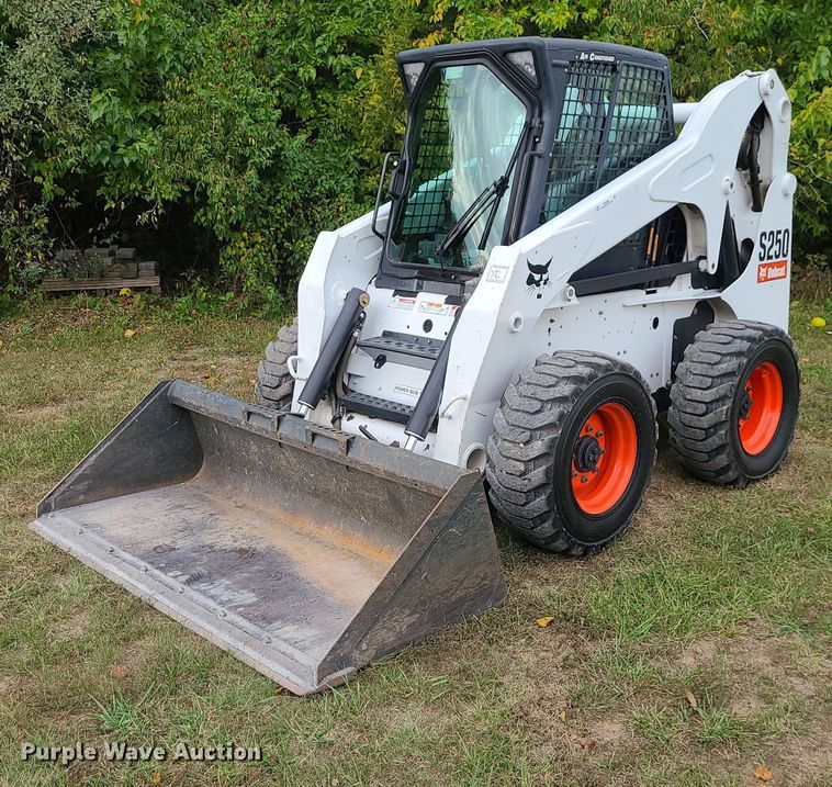 image for item MQ9565 2006 Bobcat S250  skid steer loader