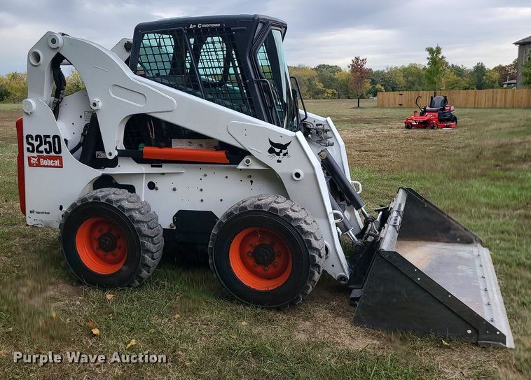 image for item MQ9565 2006 Bobcat S250  skid steer loader