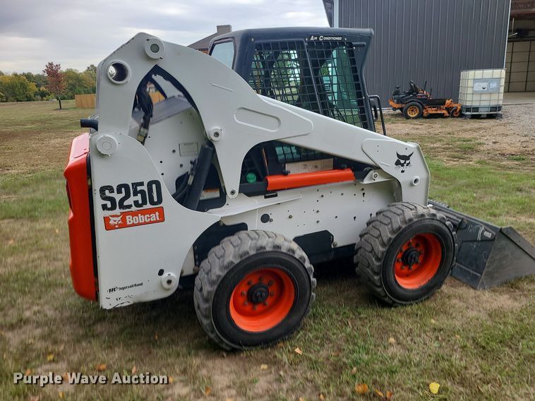 image for item MQ9565 2006 Bobcat S250  skid steer loader