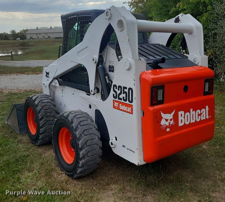 image for item MQ9565 2006 Bobcat S250  skid steer loader