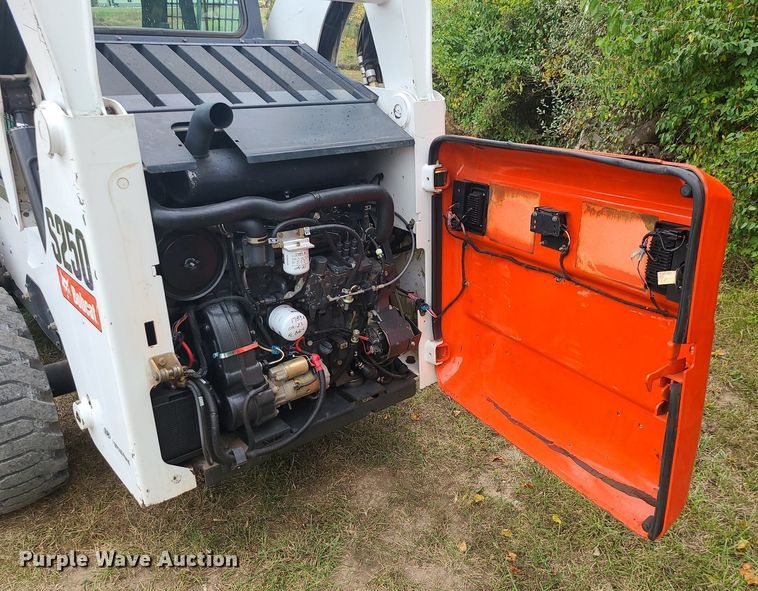 image for item MQ9565 2006 Bobcat S250  skid steer loader