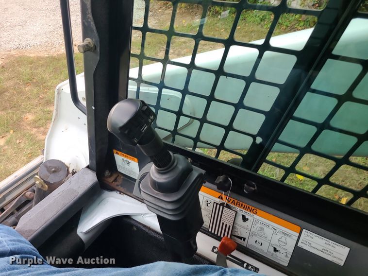 image for item MQ9565 2006 Bobcat S250  skid steer loader